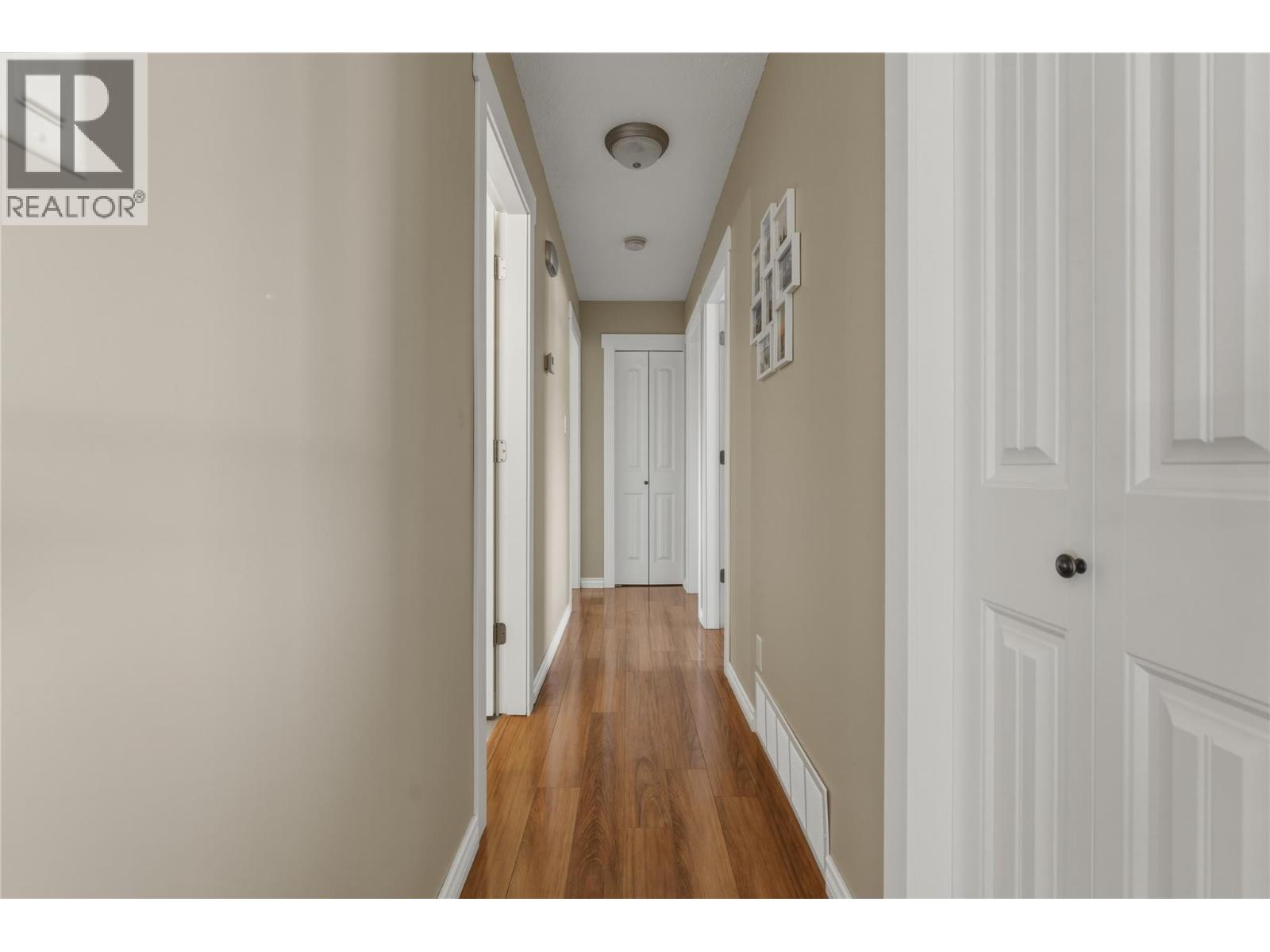 5524 South Vernon Place, Vernon