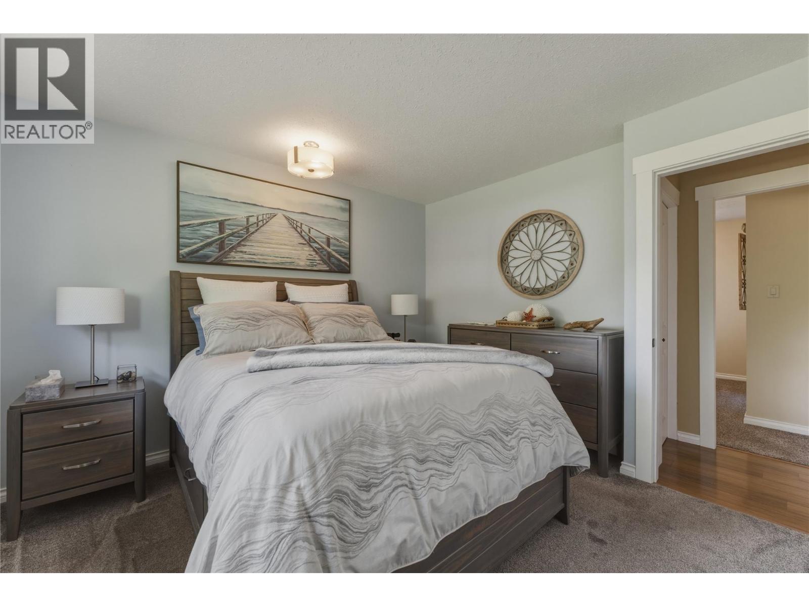5524 South Vernon Place, Vernon