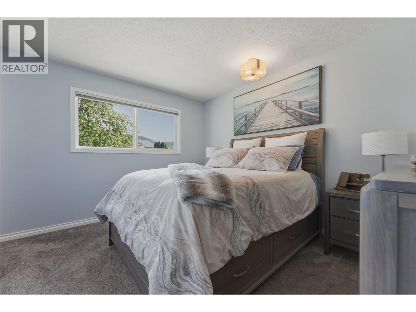 5524 South Vernon Place, Vernon