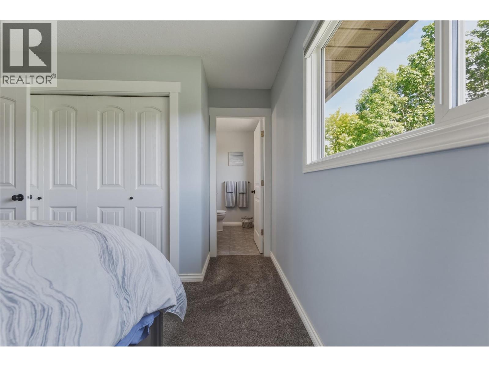 5524 South Vernon Place, Vernon
