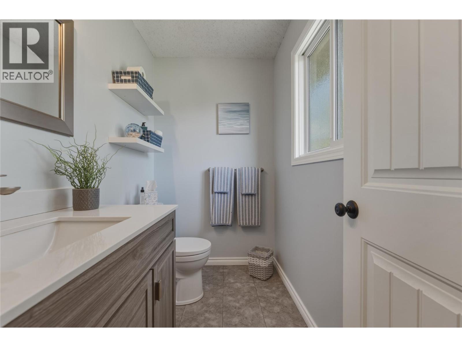 5524 South Vernon Place, Vernon