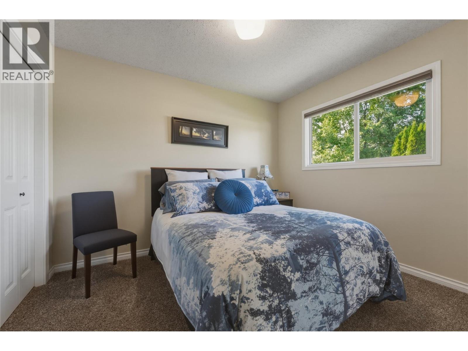 5524 South Vernon Place, Vernon