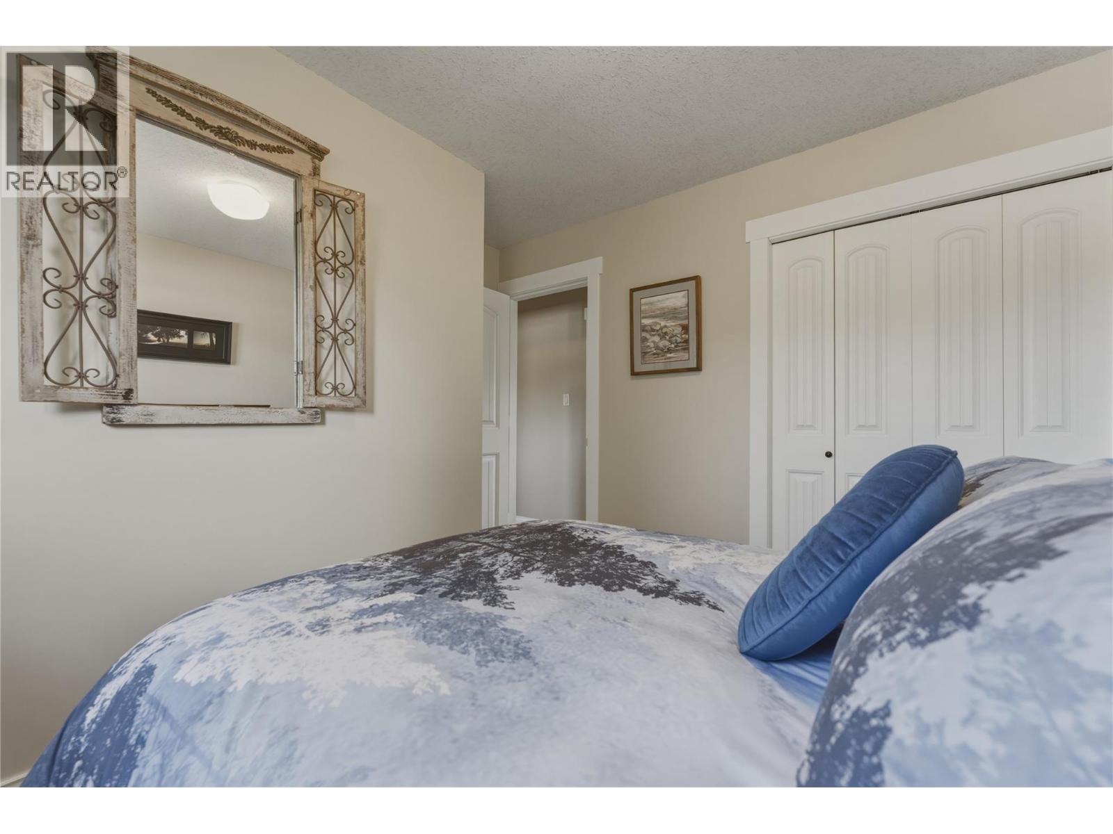 5524 South Vernon Place, Vernon