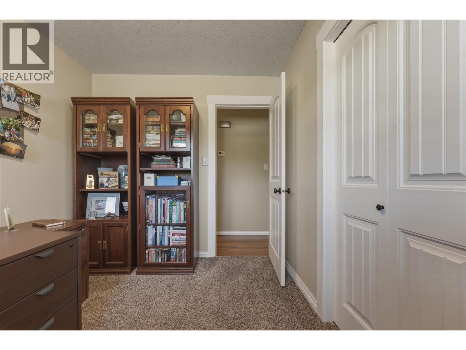 5524 South Vernon Place, Vernon