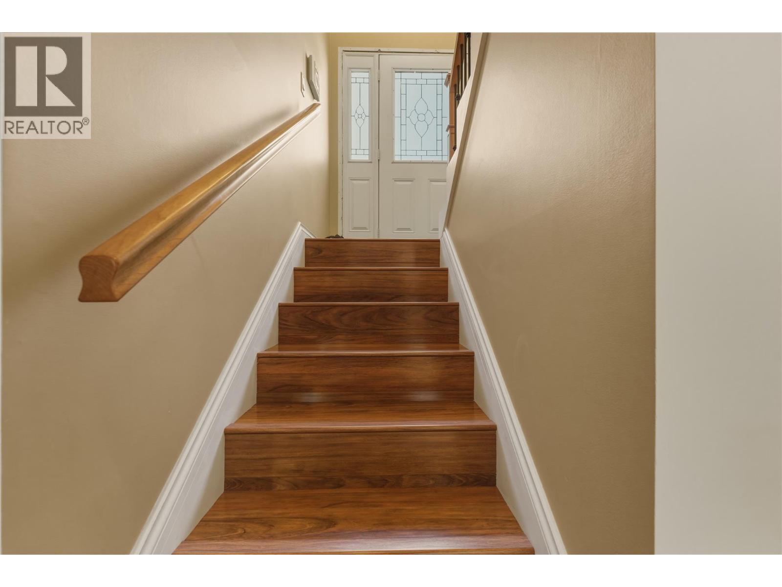 5524 South Vernon Place, Vernon