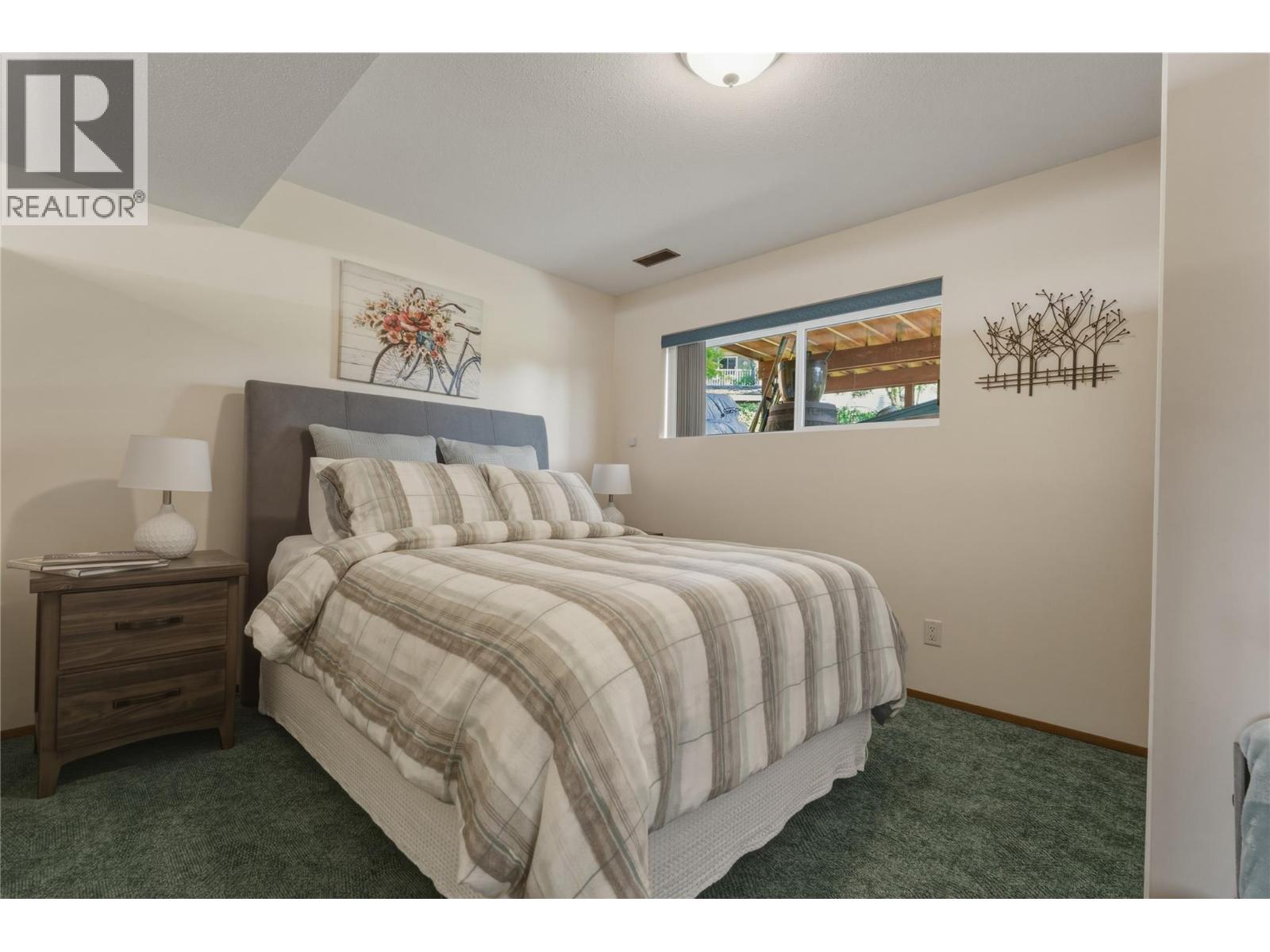 5524 South Vernon Place, Vernon