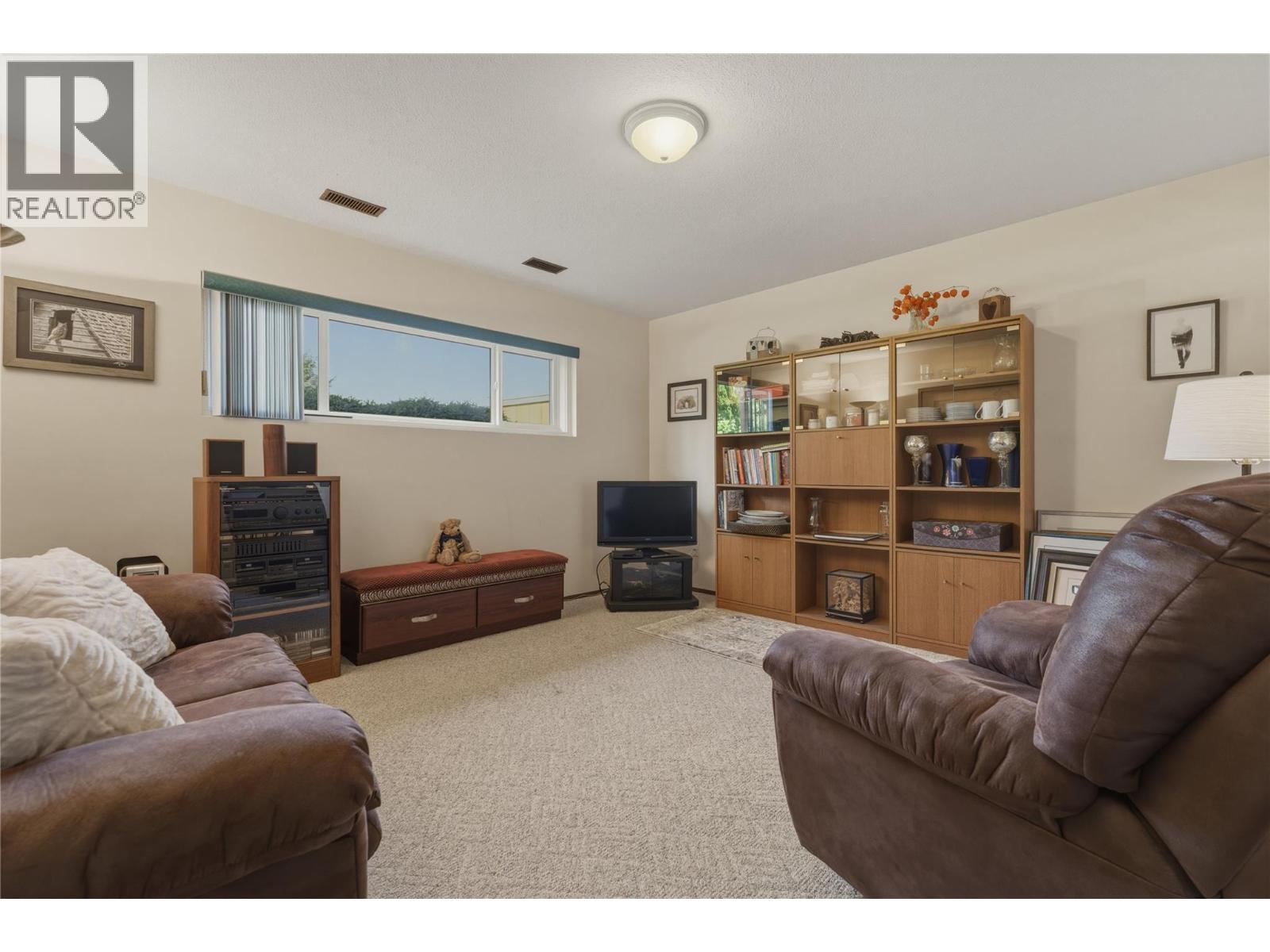 5524 South Vernon Place, Vernon
