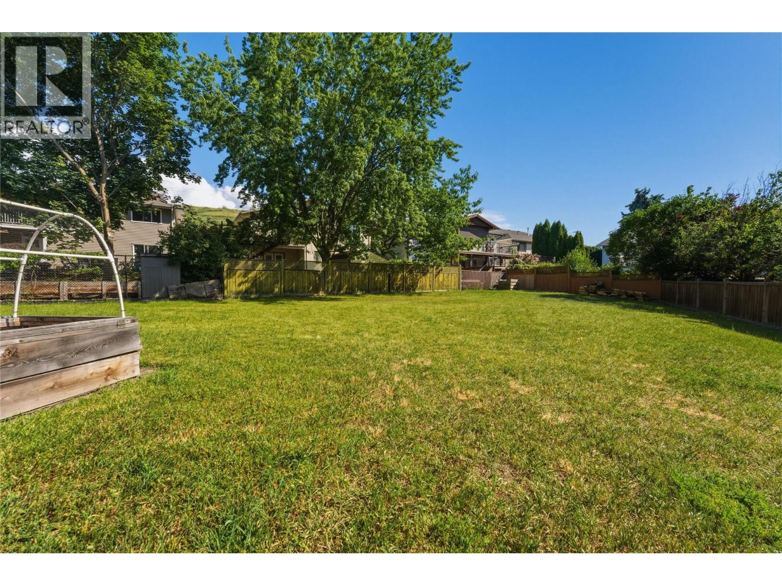 5524 South Vernon Place, Vernon