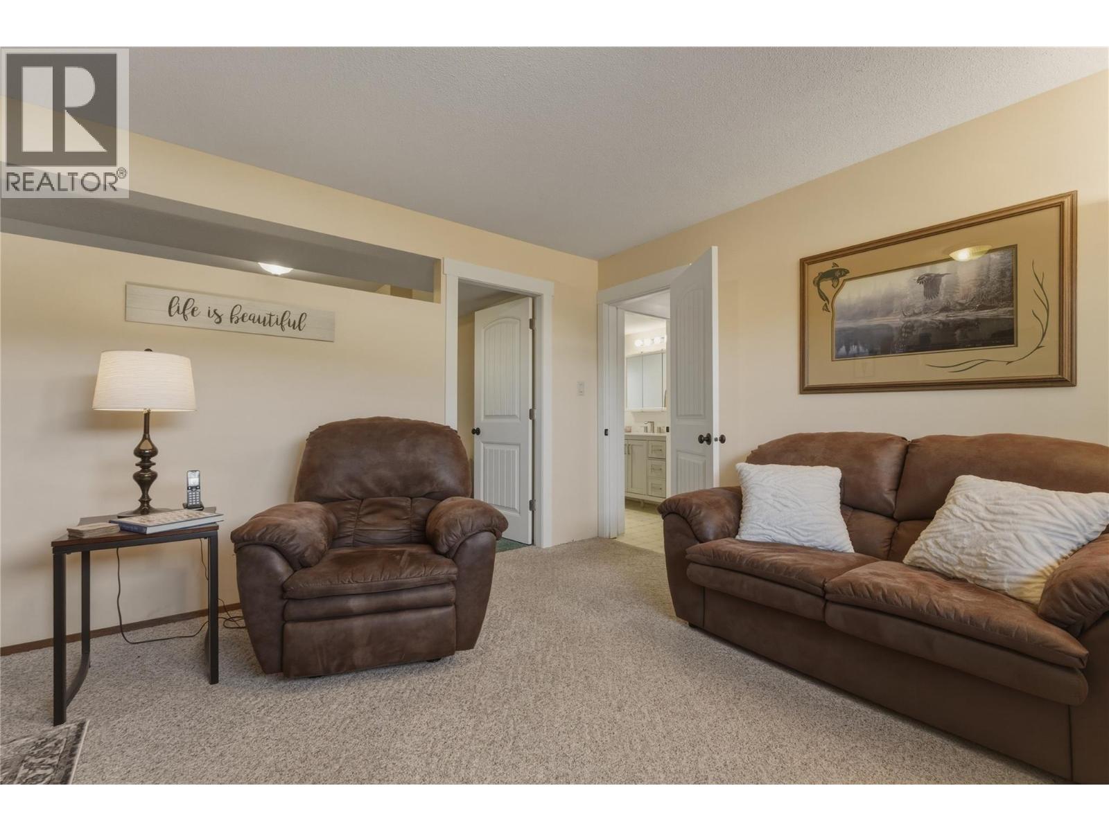 5524 South Vernon Place, Vernon