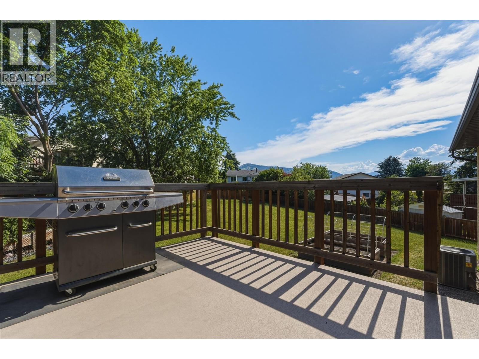 5524 South Vernon Place, Vernon