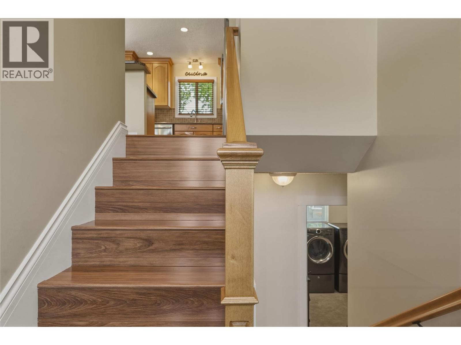 5524 South Vernon Place, Vernon