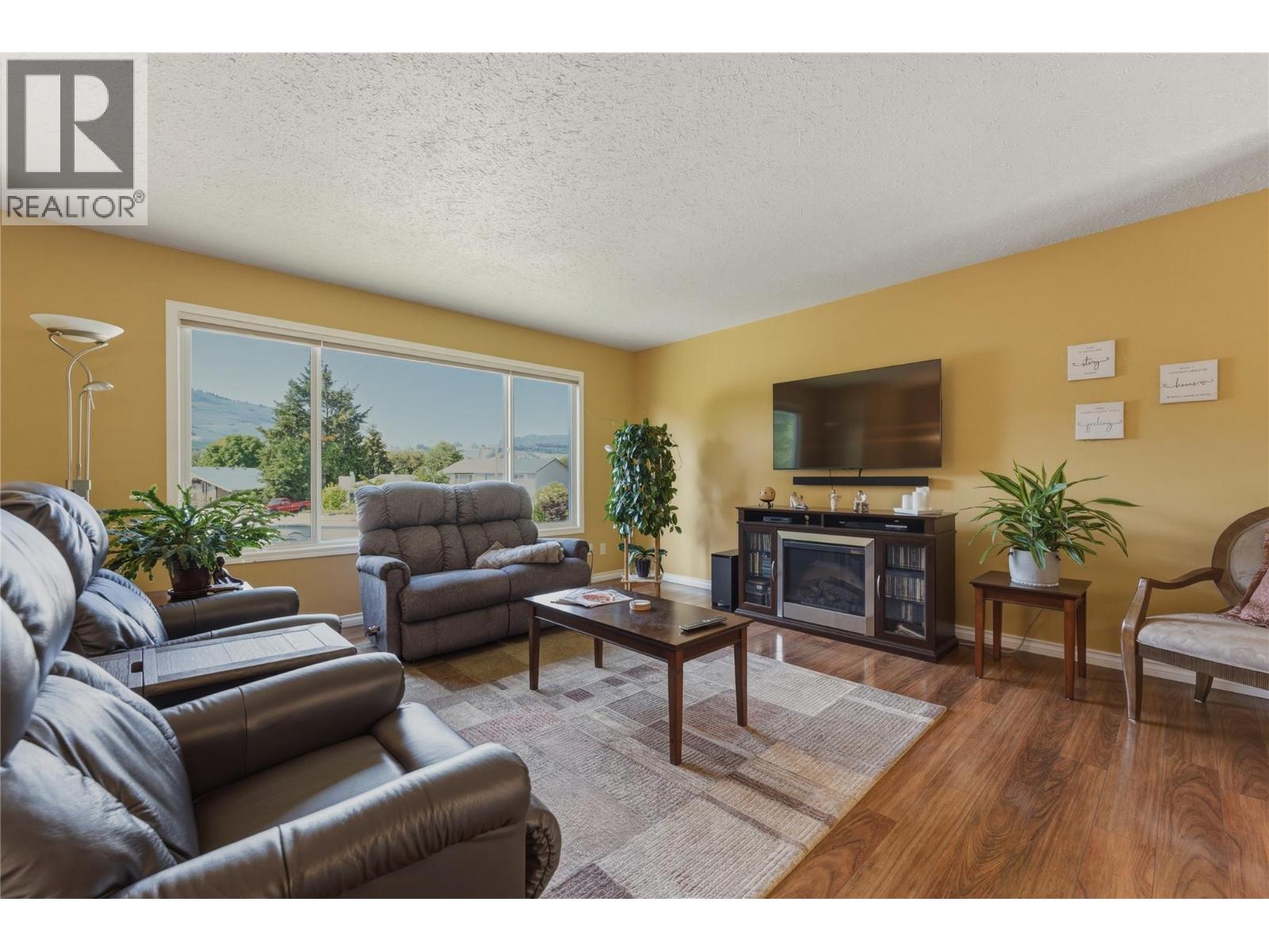 5524 South Vernon Place, Vernon