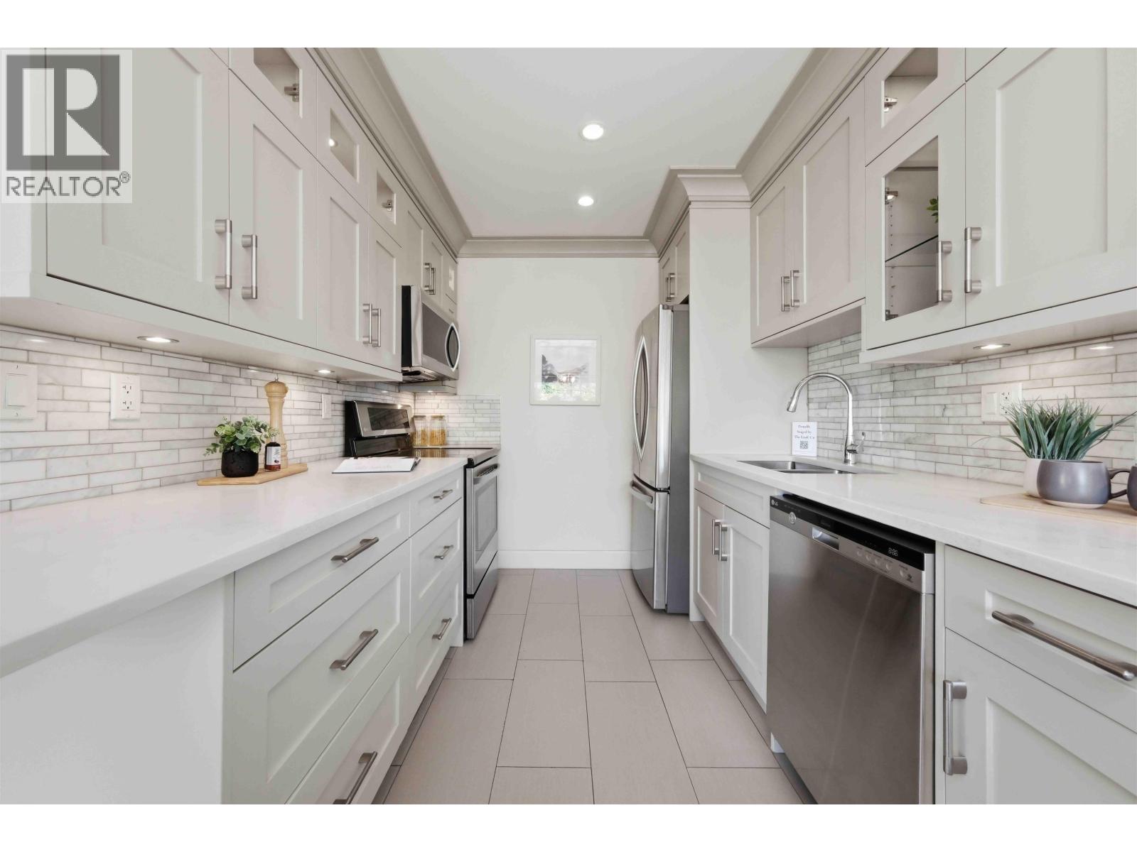 101 330 W 2D STREET — photo 2