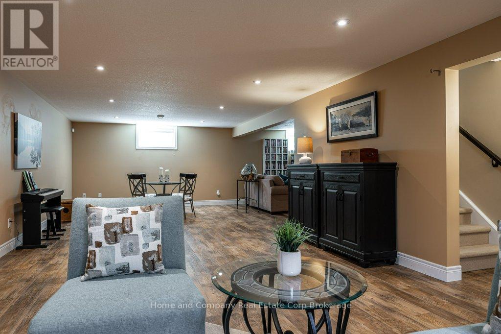 22 FINDLAY PLACE - 26