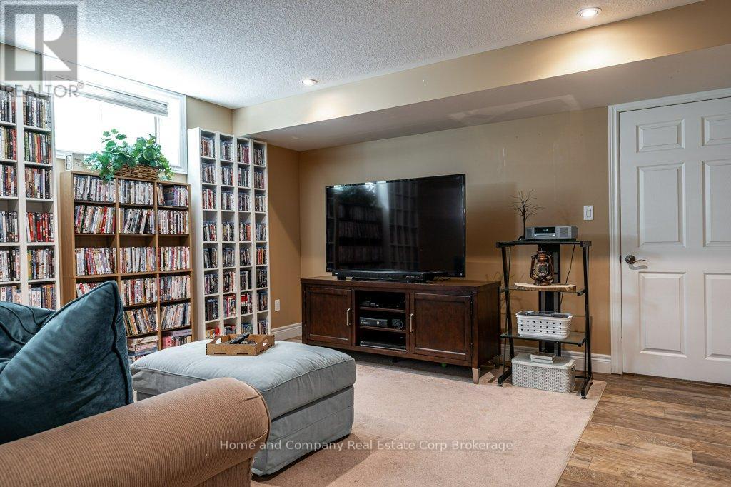 22 FINDLAY PLACE - 28