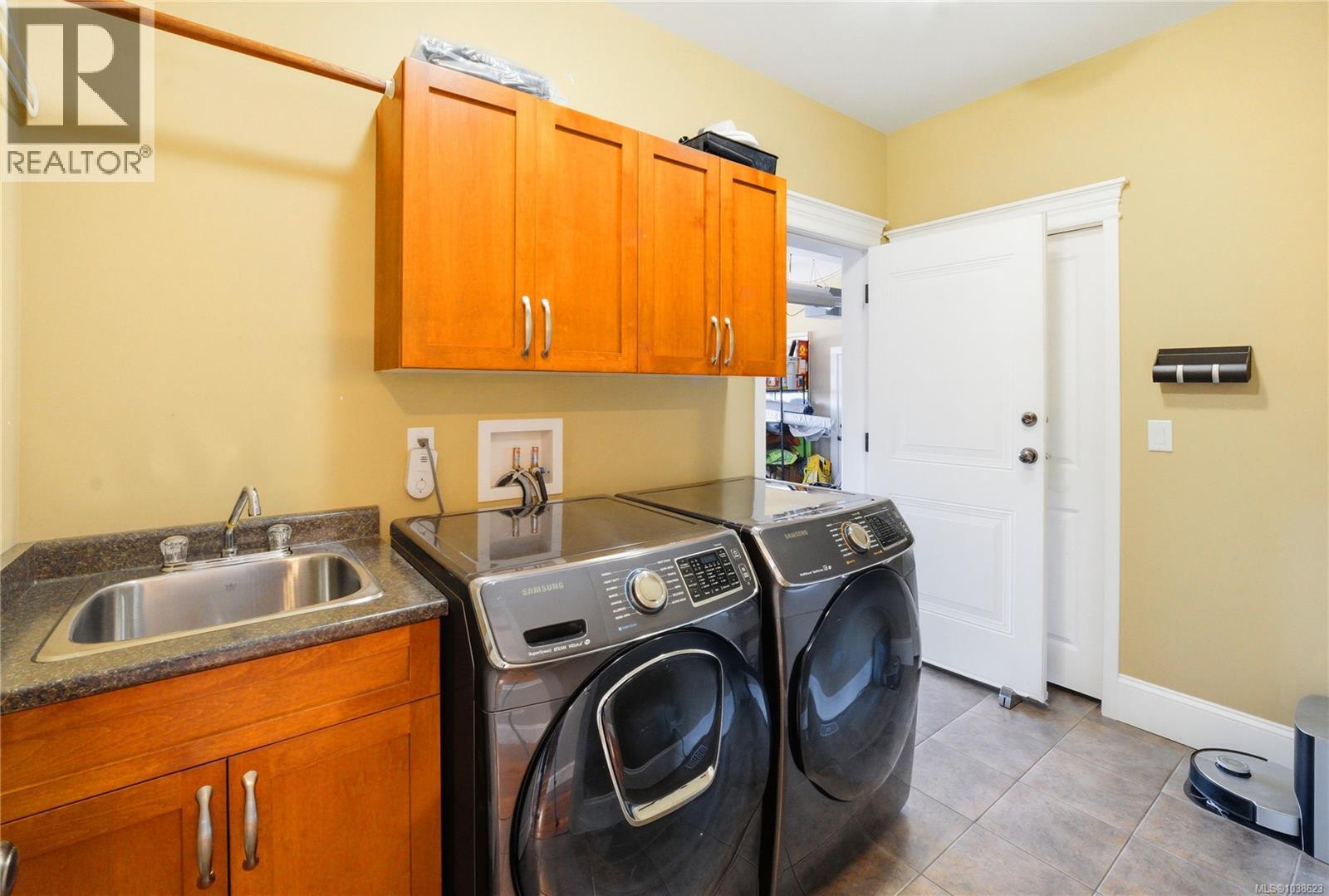 3502 Castle Rock Dr - 32