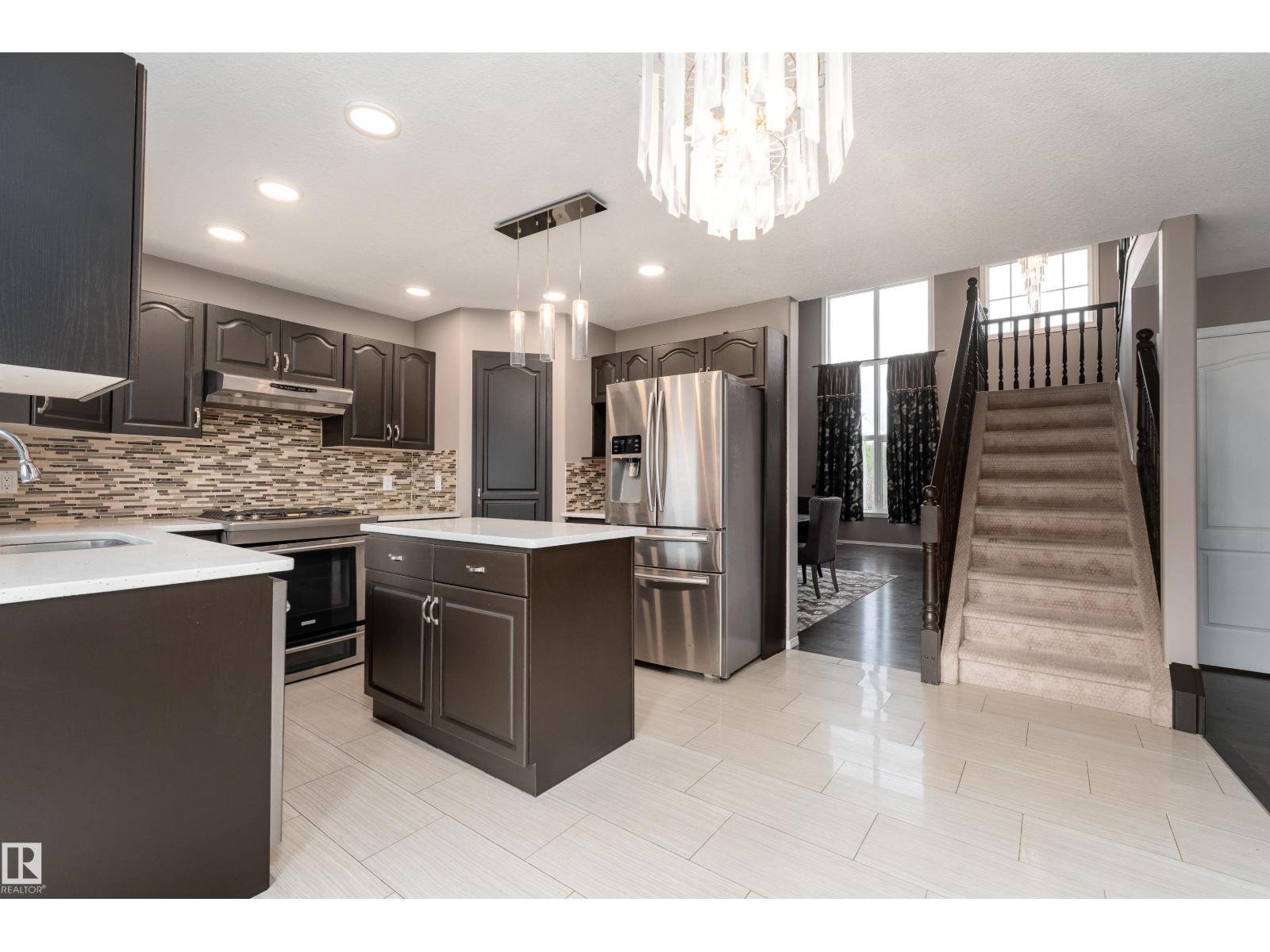 8407 160 AV NW - 16