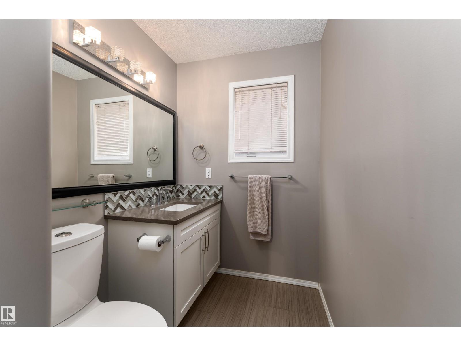 8407 160 AV NW - 24