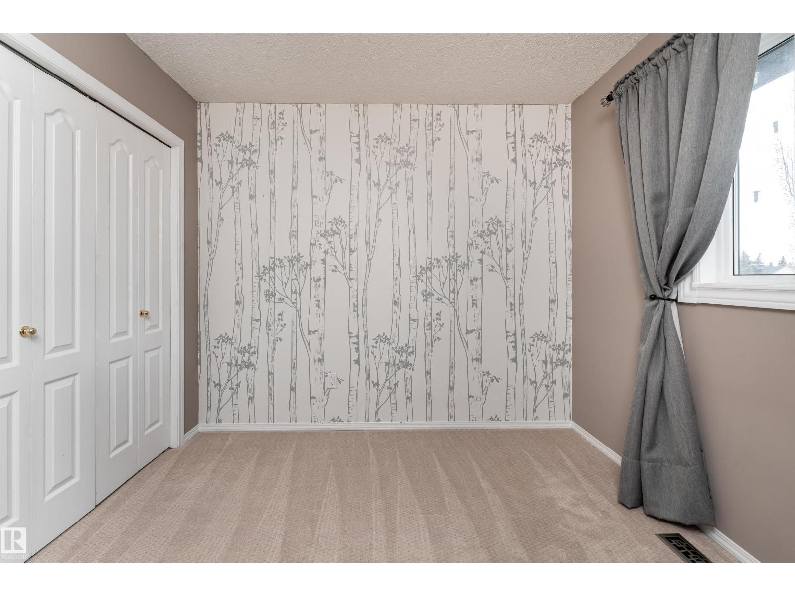8407 160 AV NW - 35