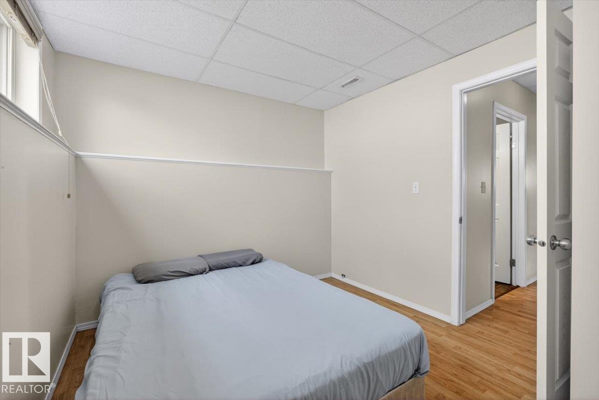 7928 10 AV SW - 21