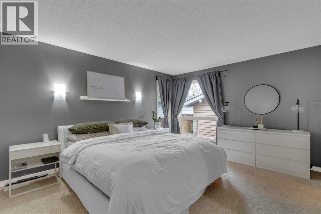 15 Woodglen Road SW - 15