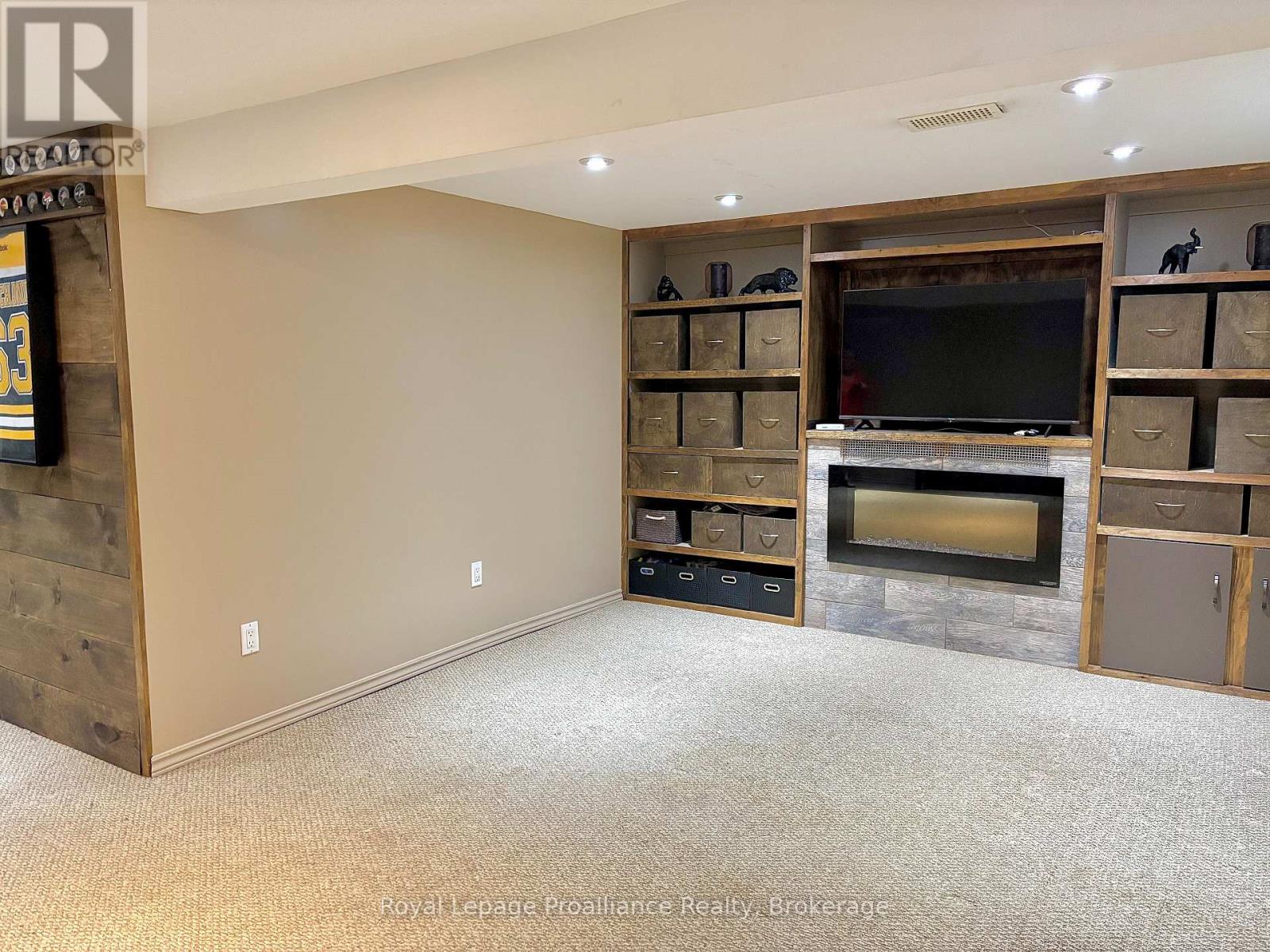 10 CHOWN CRESCENT - 24