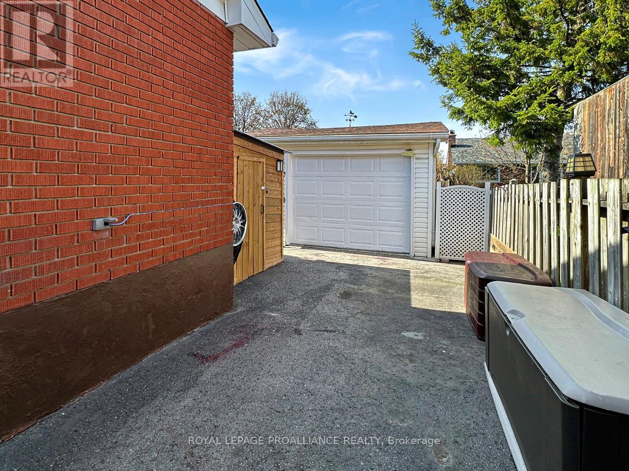 10 CHOWN CRESCENT - 35