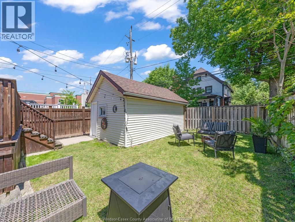 908 WINDERMERE ROAD - 11