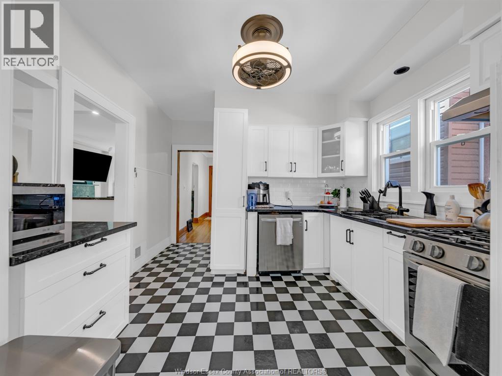 908 WINDERMERE ROAD - 24
