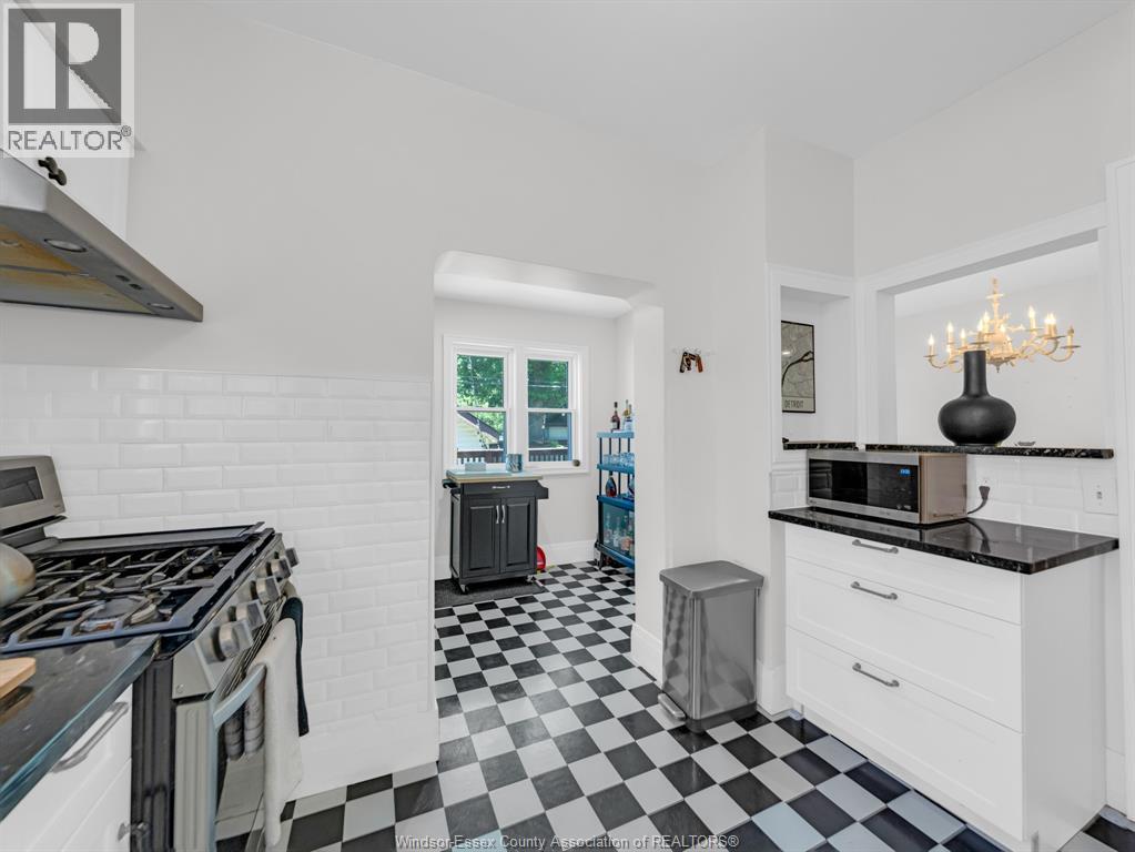 908 WINDERMERE ROAD - 25