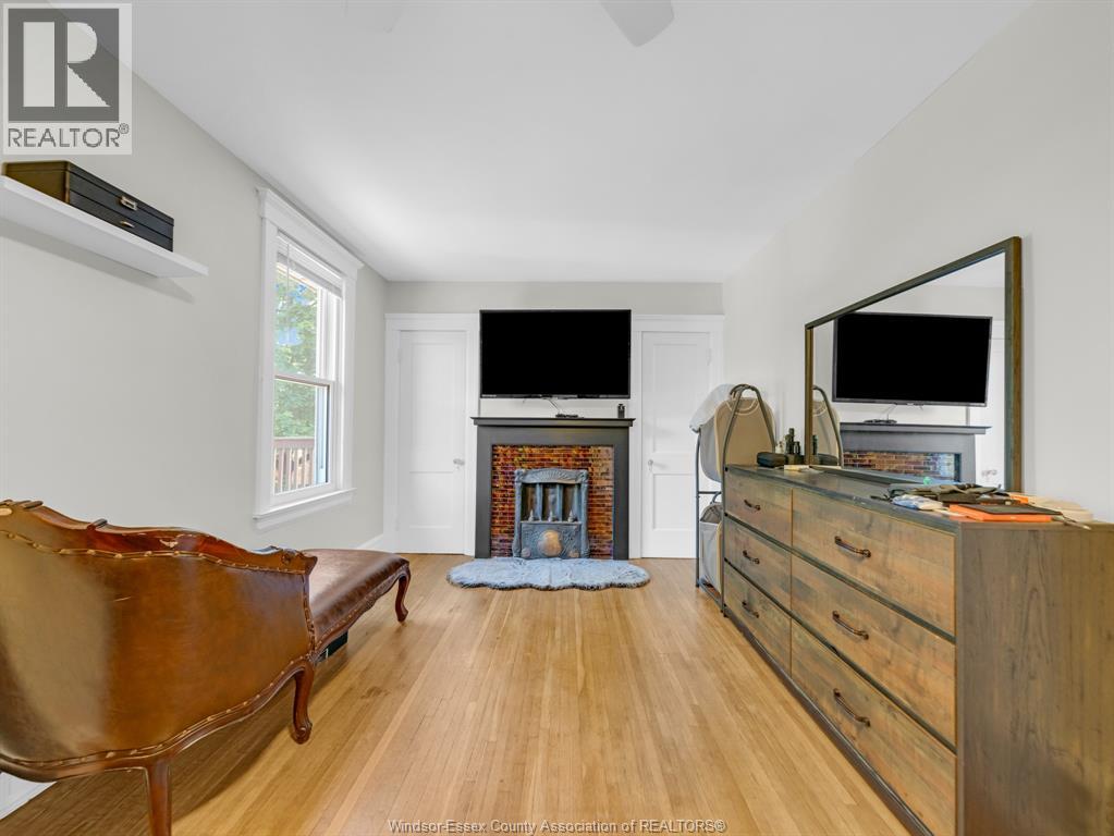908 WINDERMERE ROAD - 33