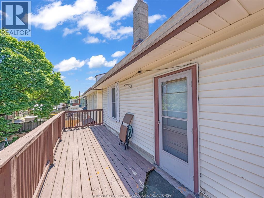 908 WINDERMERE ROAD - 36