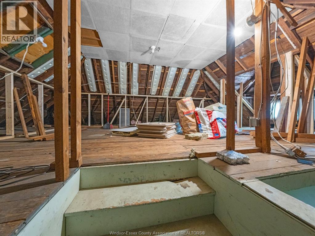 908 WINDERMERE ROAD - 39
