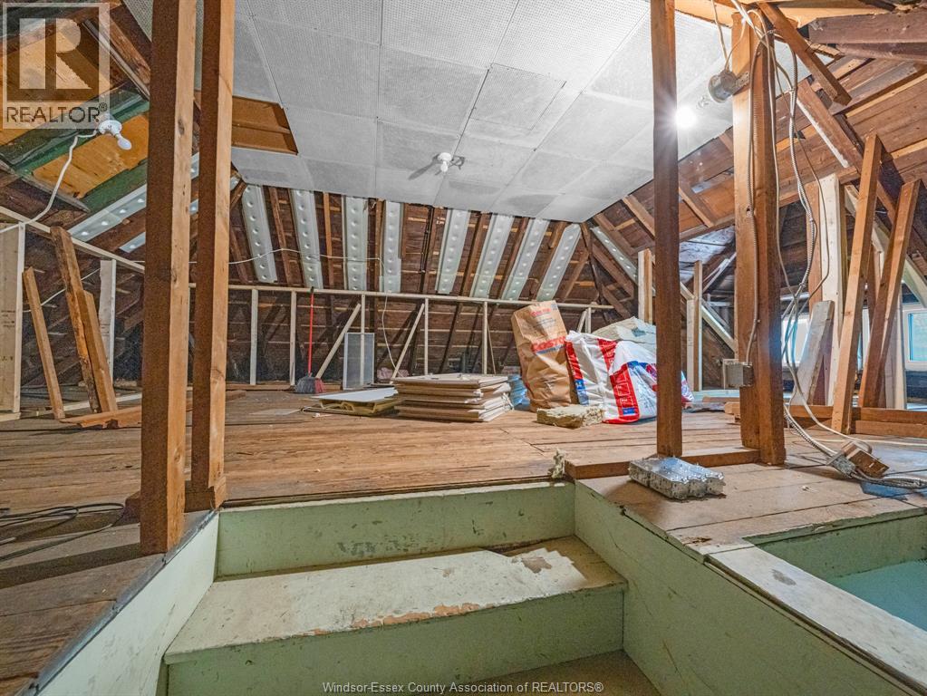 908 WINDERMERE ROAD - 40