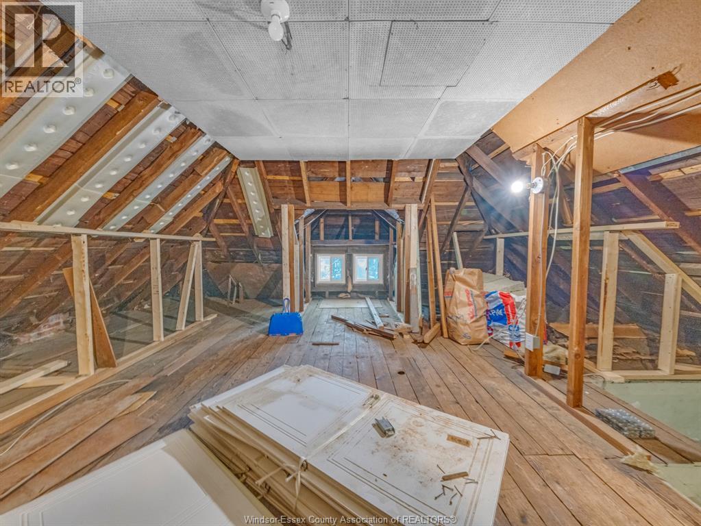 908 WINDERMERE ROAD - 41