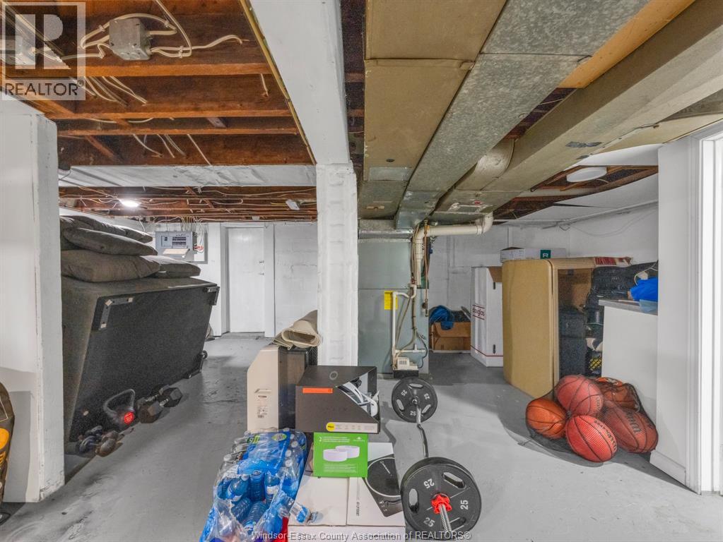 908 WINDERMERE ROAD - 45