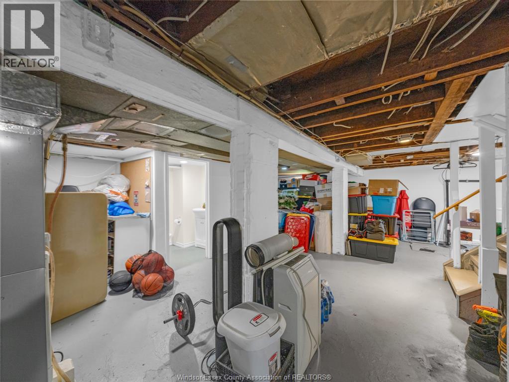 908 WINDERMERE ROAD - 48