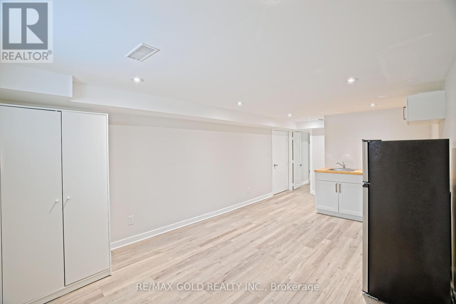 130 DUNCANWOODS DRIVE - 11