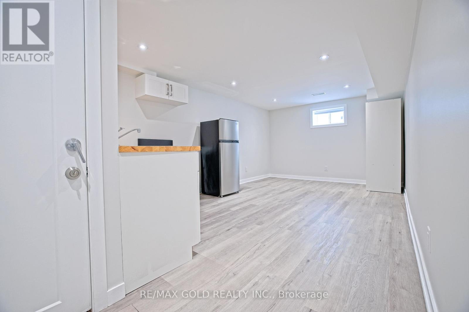 130 DUNCANWOODS DRIVE - 16
