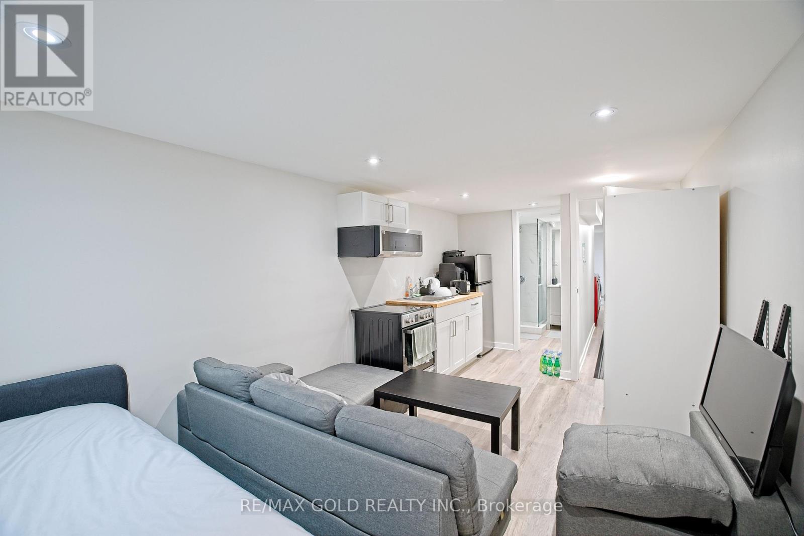 130 DUNCANWOODS DRIVE - 17