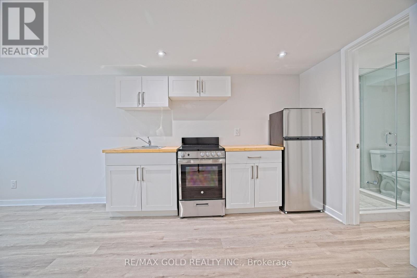130 DUNCANWOODS DRIVE - 23