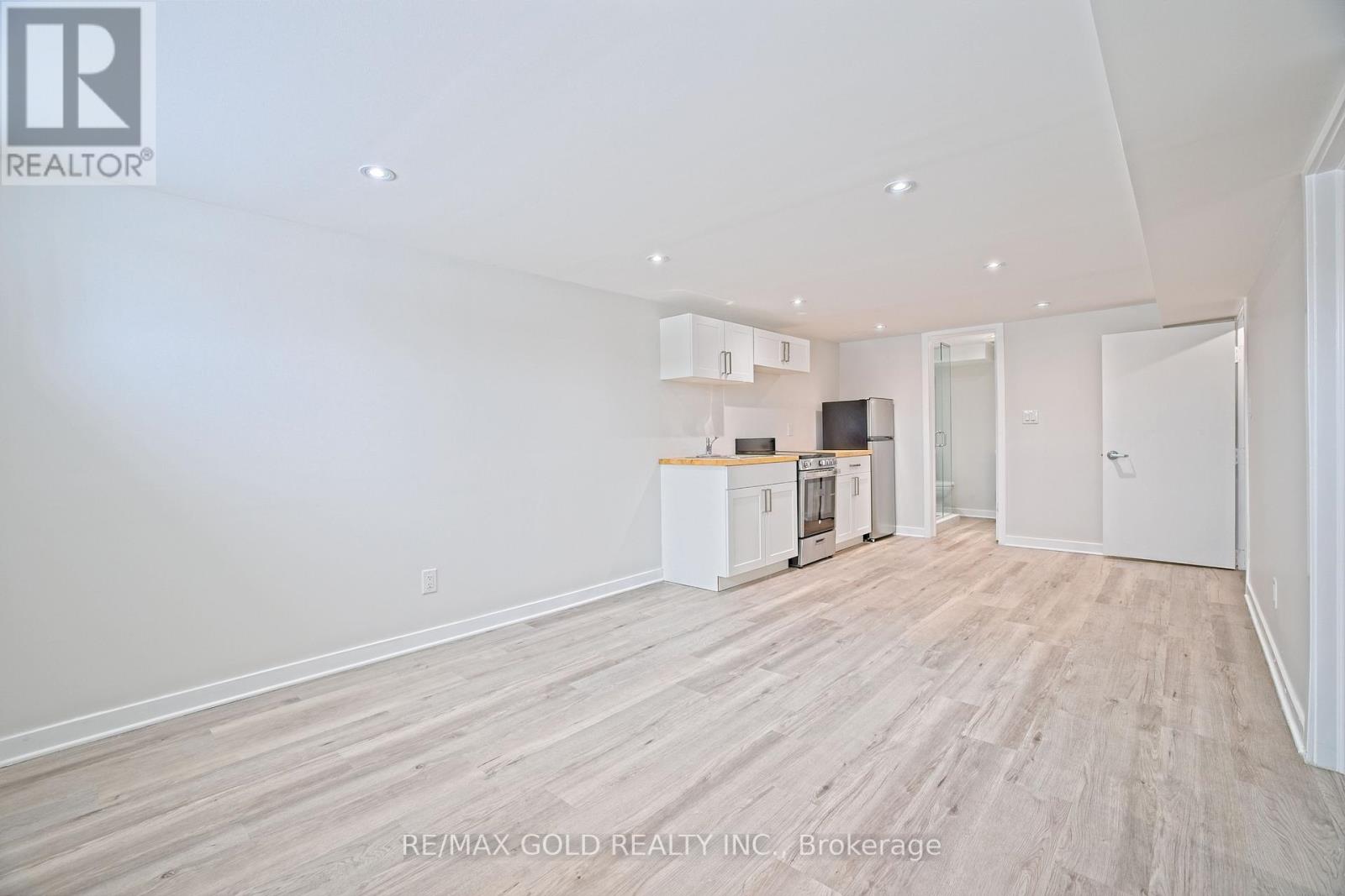 130 DUNCANWOODS DRIVE - 24