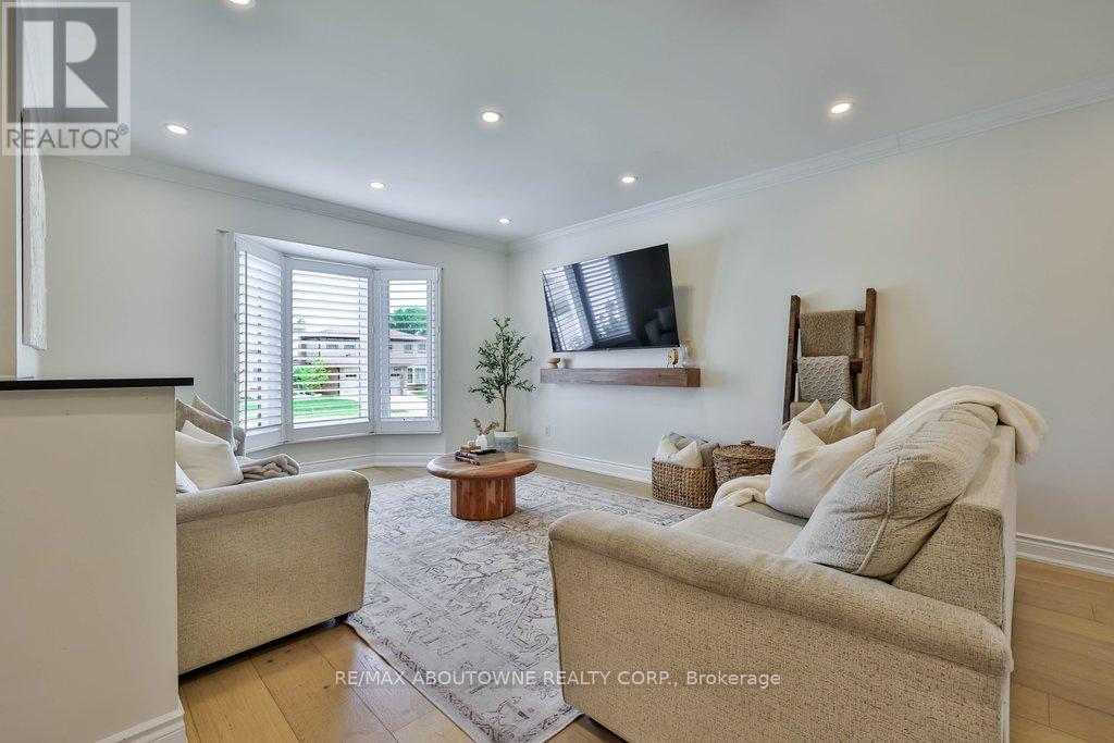 2478 CAVENDISH DRIVE - 13