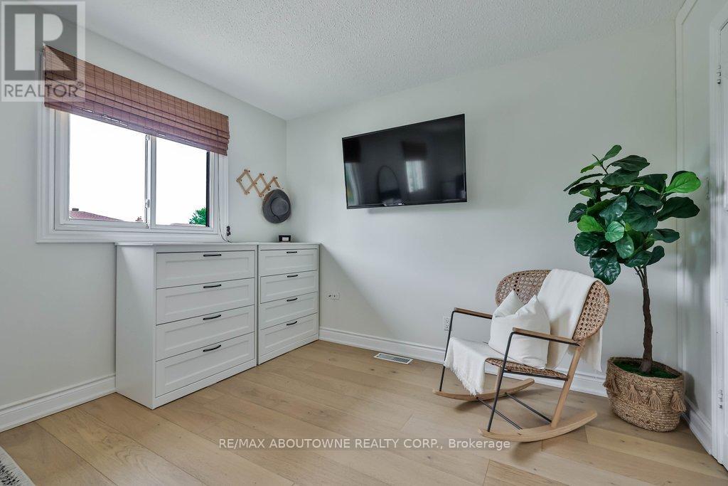 2478 CAVENDISH DRIVE - 24