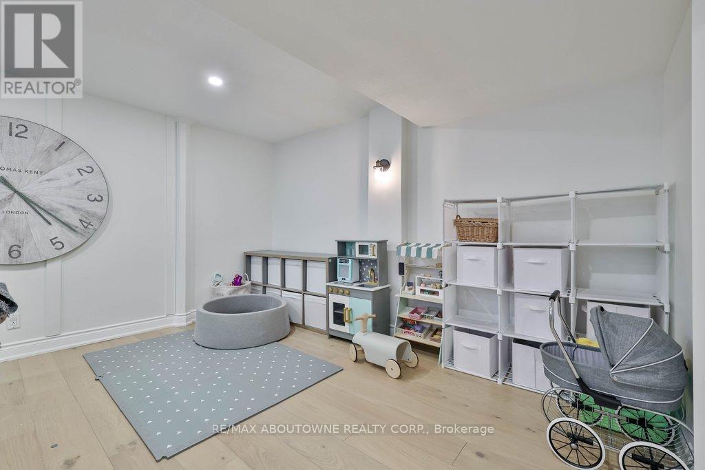2478 CAVENDISH DRIVE - 40
