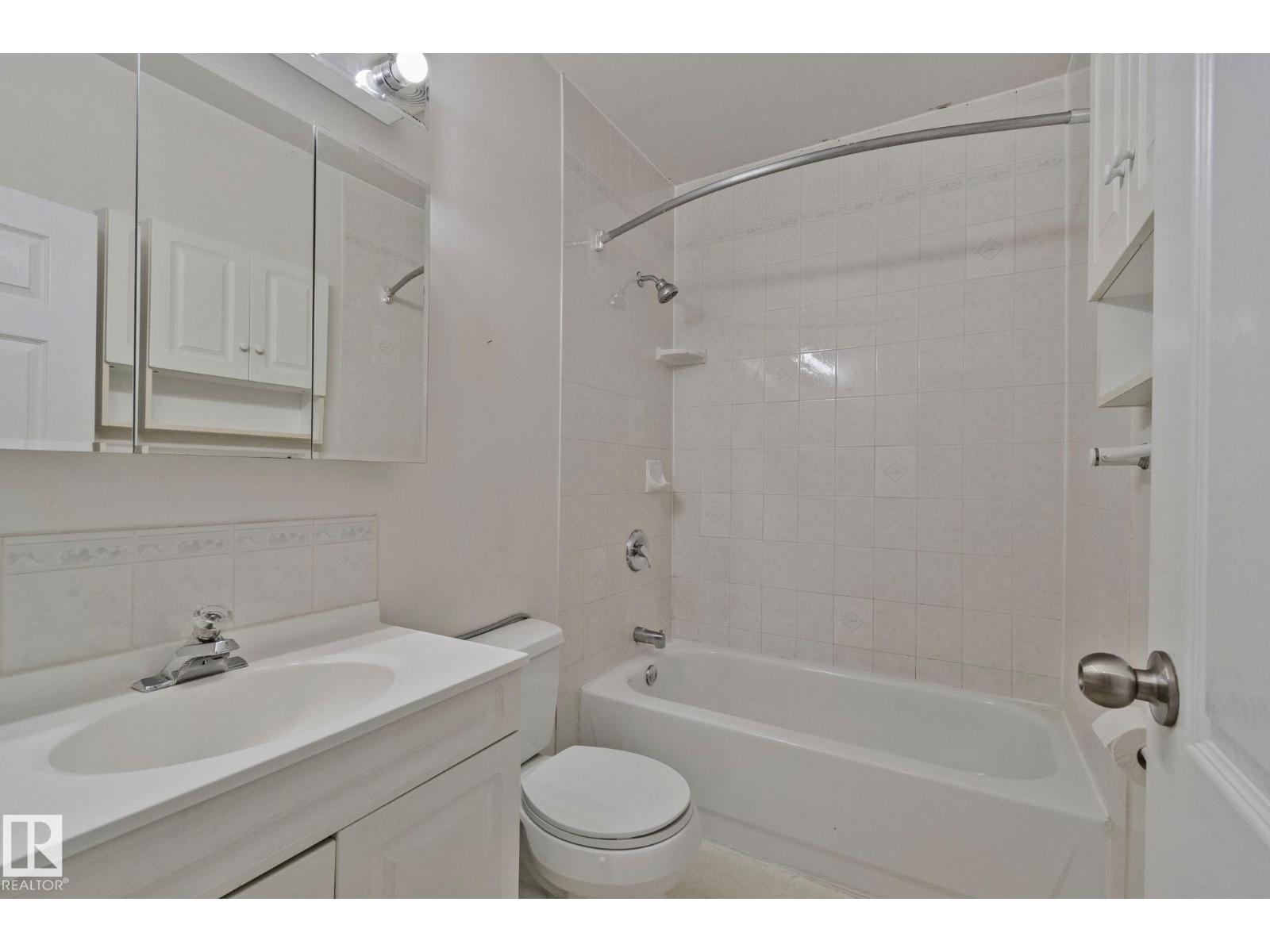 9727 69 AV NW - 11