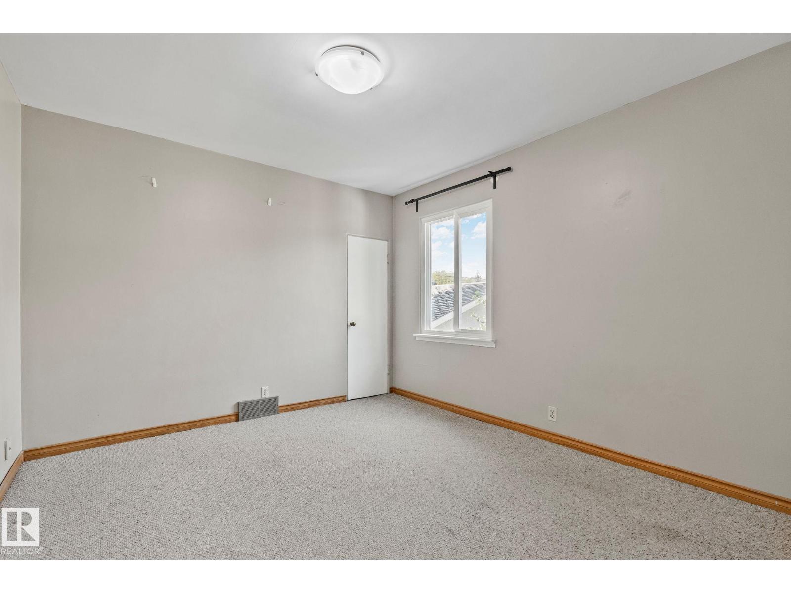 9727 69 AV NW - 13
