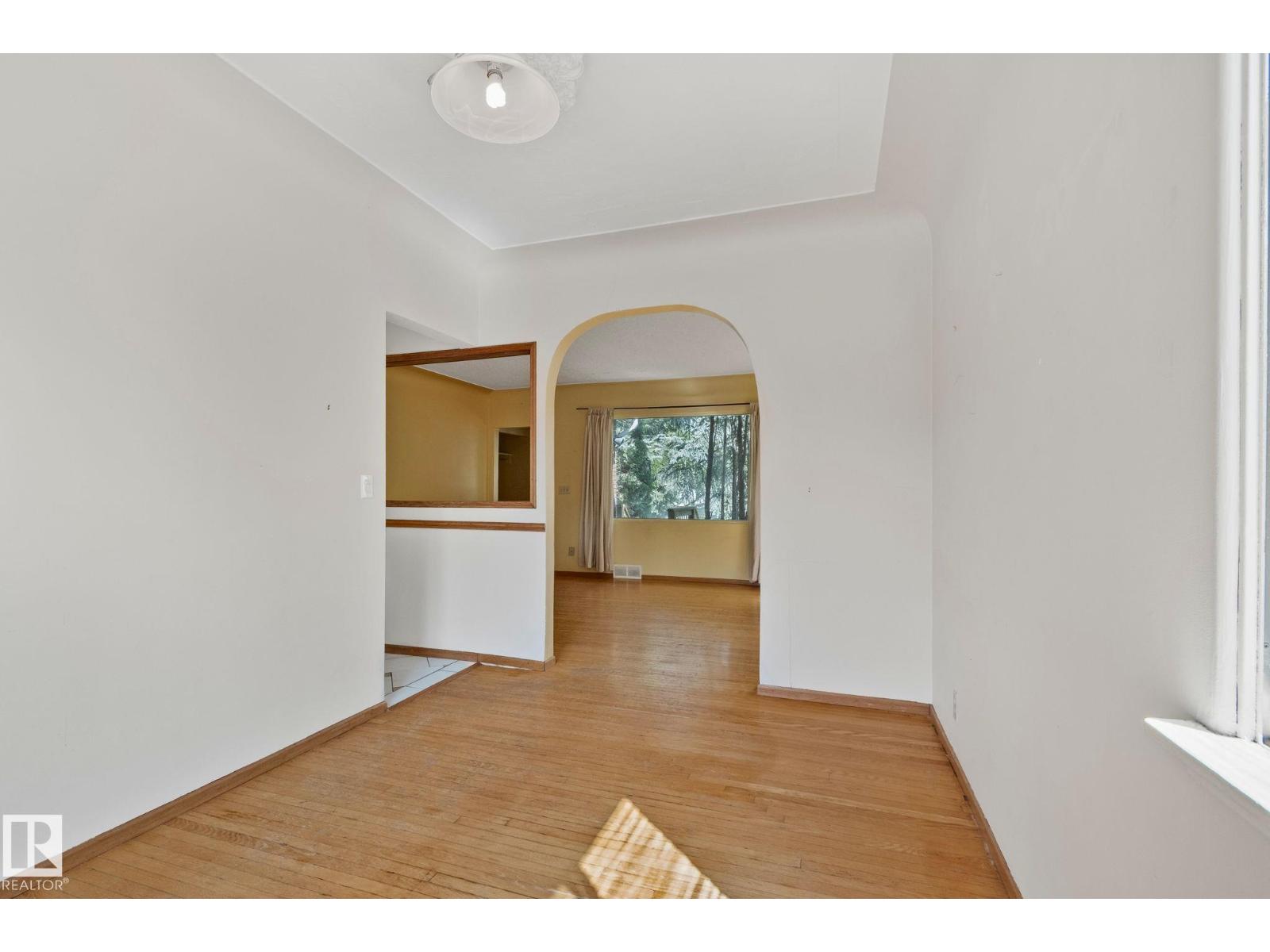9727 69 AV NW - 14