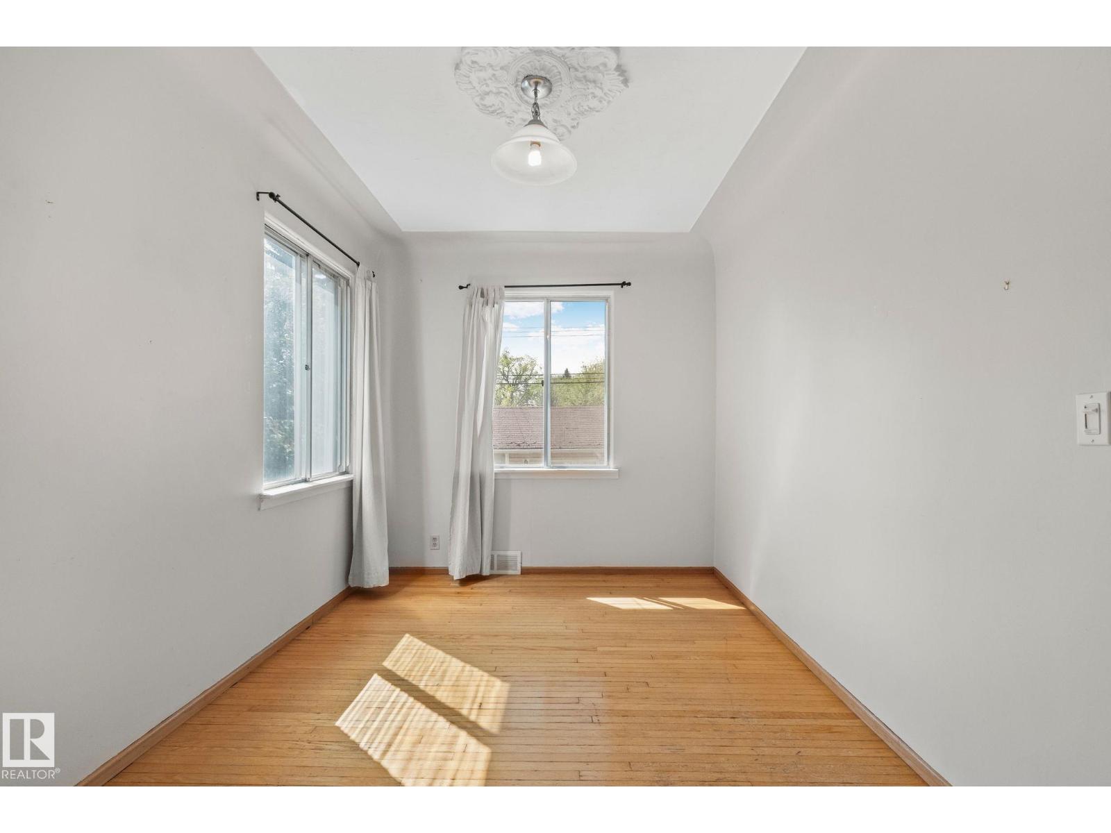 9727 69 AV NW - 16