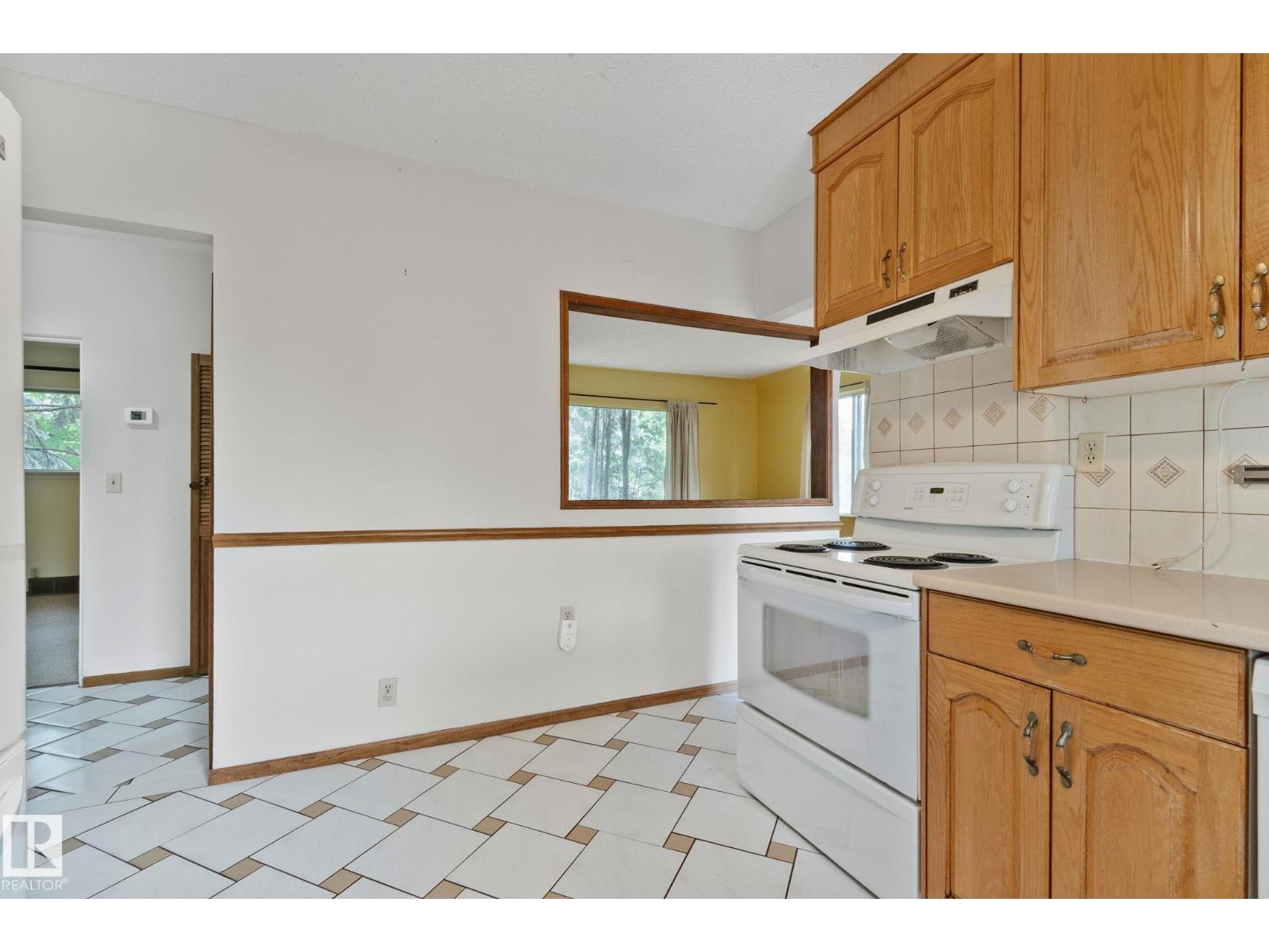 9727 69 AV NW - 19